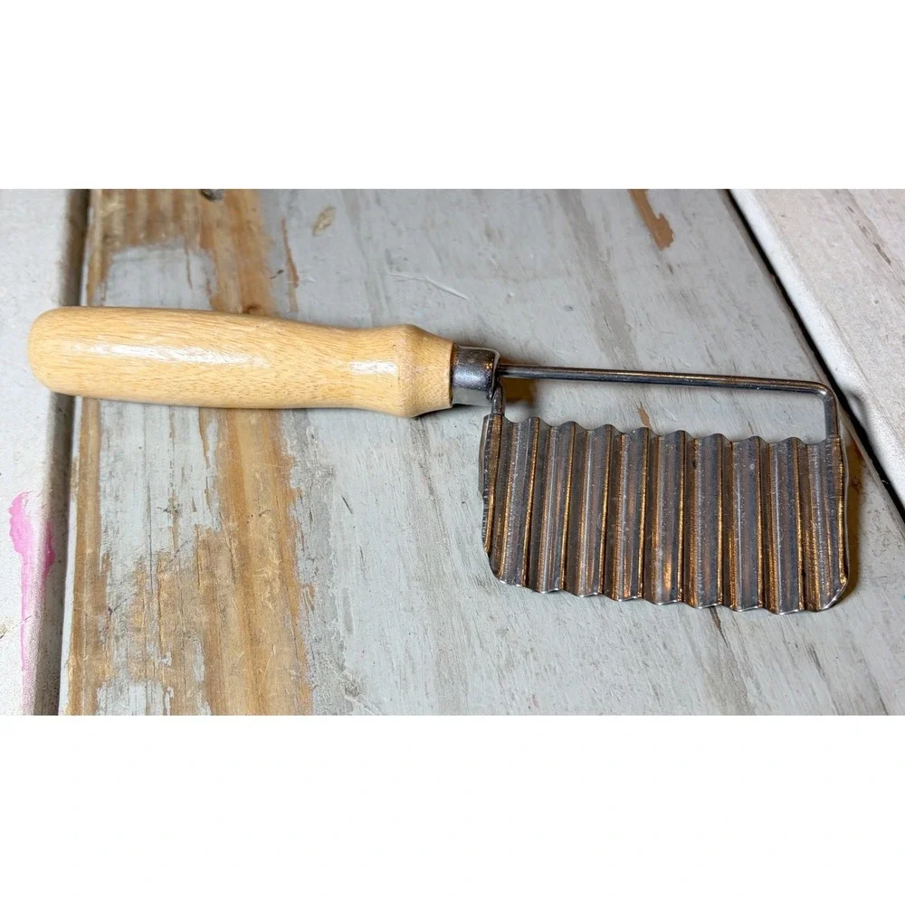 Vintage Crinkle Ripple Cutter Turned Wood Handle Unmarked Potatos Vegetables
